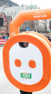 Fjordkrafts logo som heldragt Bergen City Marathon